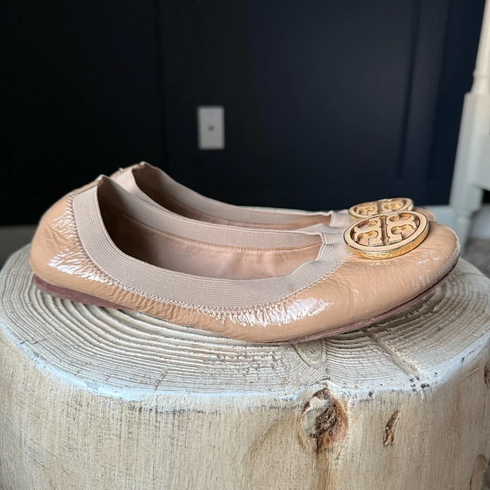 Tory Burch Caroline Patent Leather Ballerina Flats Shoes Nude Beige Size 7.5